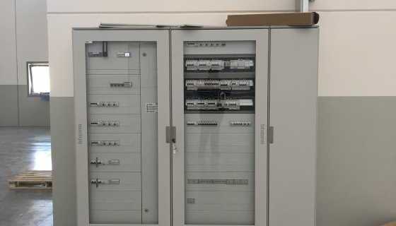 Quadro di distribuzione industriale con automazione KNX